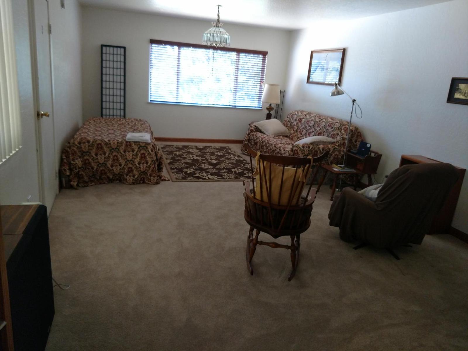 Lakeside Hostel & Guest House